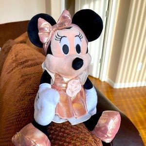 Disney mini mouse stuffie